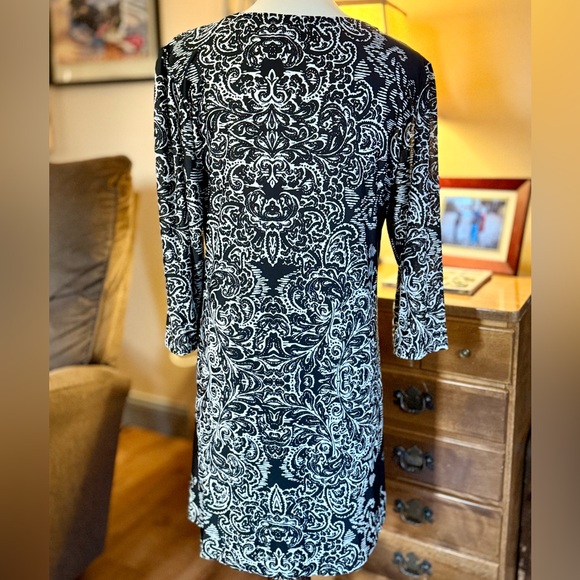 Elegant Black and White Print Dress - Picture 4 of 11